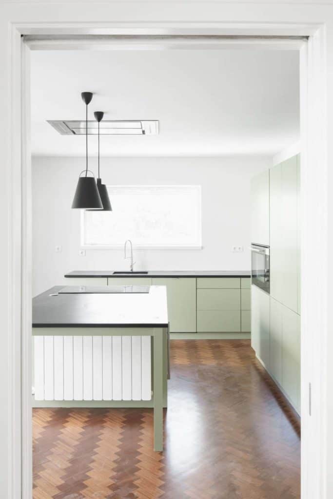 clear countertops in kitchen